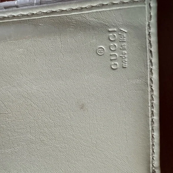 Gucci White Embossed Logo Wallet - Picture 5 of 6